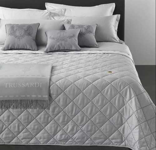 Покрывало Trussardi SEAM LINE 3132 Grey серый 270x260 Италия Артикул: 96439 DolceNoce Покрывало Trussardi SEAM LINE 3132 Grey серый 270x260 Артикул: 96439 DolceNoce