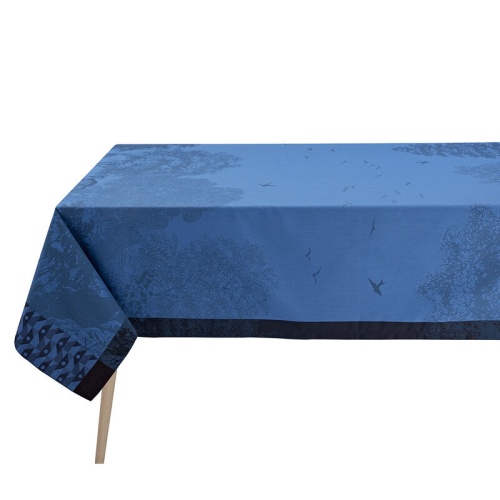 Скатерть Le Jacquard Francais FORET ENCHANTEE blue 120х120 Франция Артикул: 88359 DolceNoce фото 3 Скатерть Le Jacquard Francais FORET ENCHANTEE blue 120х120 Артикул: 88359 DolceNoce фото 3