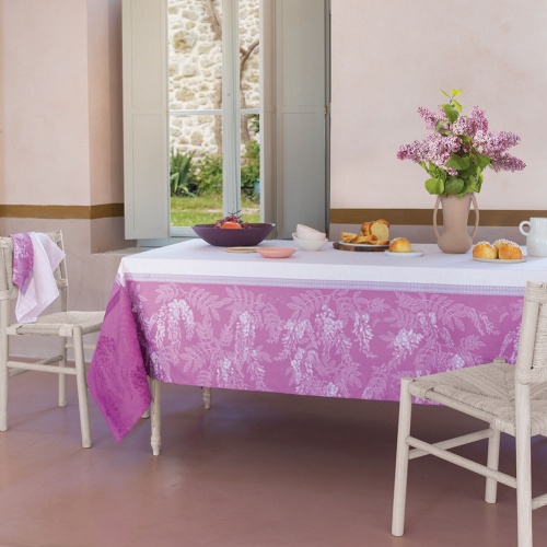 Скатерть Garnier-Thiebaut GLYCINES PARME 174х304 Артикул: 79954 DolceNoce