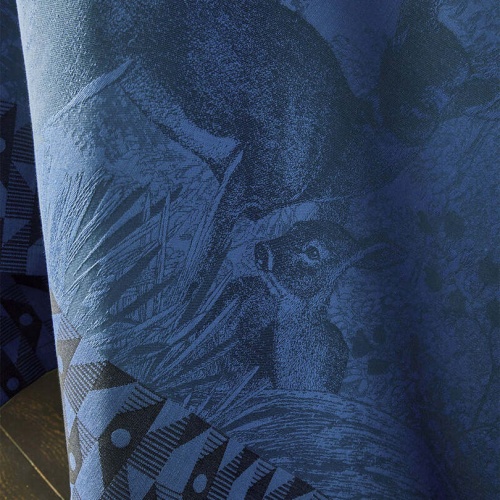 Скатерть Le Jacquard Francais FORET ENCHANTEE blue 120х120 Франция Артикул: 88359 DolceNoce фото 4 Скатерть Le Jacquard Francais FORET ENCHANTEE blue 120х120 Артикул: 88359 DolceNoce фото 4